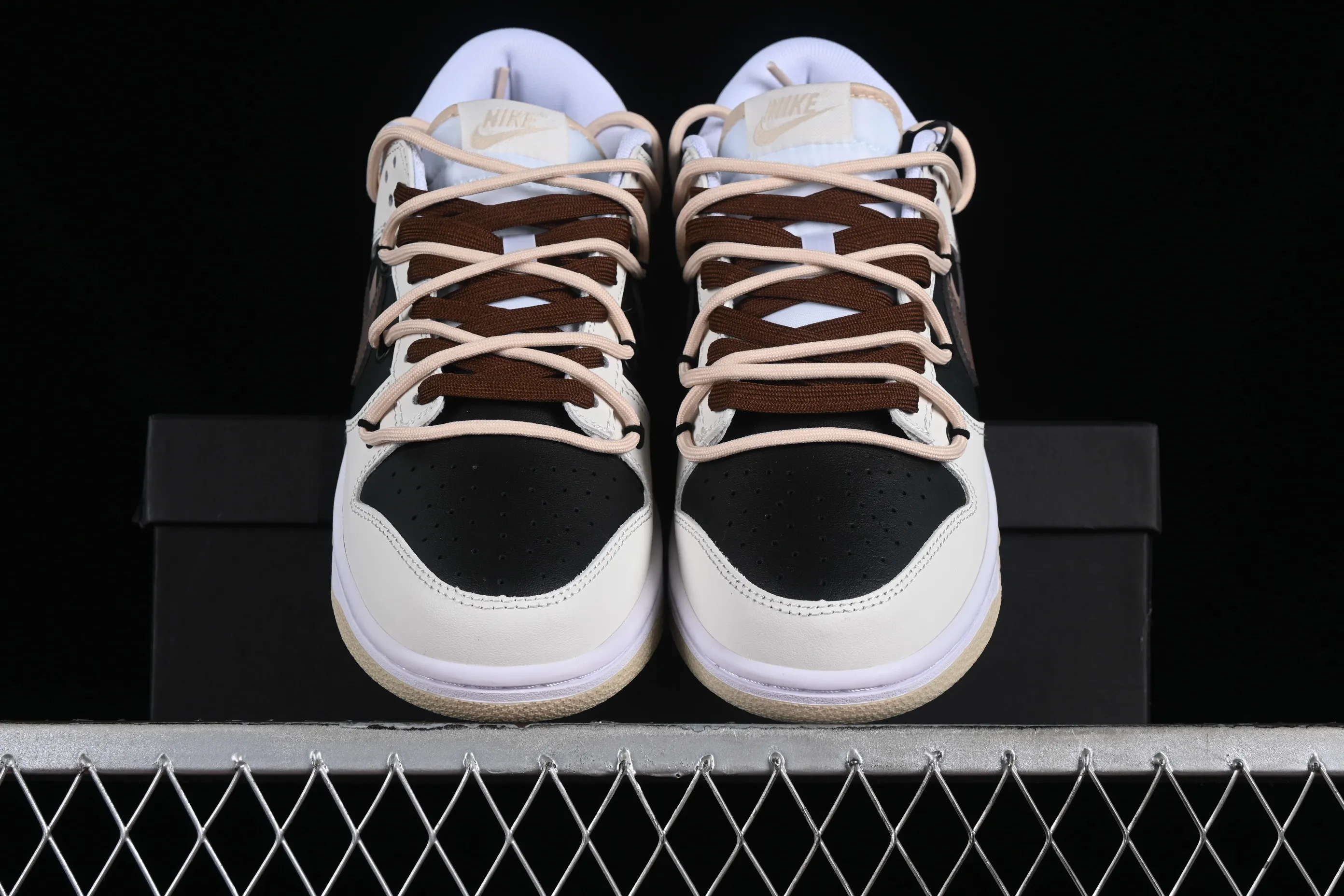 All categories Nk SB Dunk series Nk SB Dunk Low low-top sneakers Nk Dunk Low chestnut letters high street black and brown deconstruction SB strap low-top casual sneakers DV0831-003
